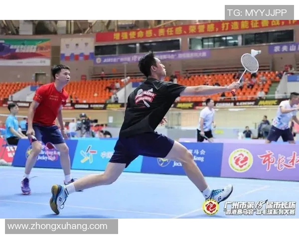 广州羽毛球队团队协作的成功之道与训练背后的默契配合探讨